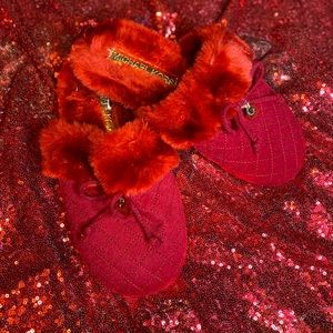 ❤️Michael Kors red fuzzy slippers❤️